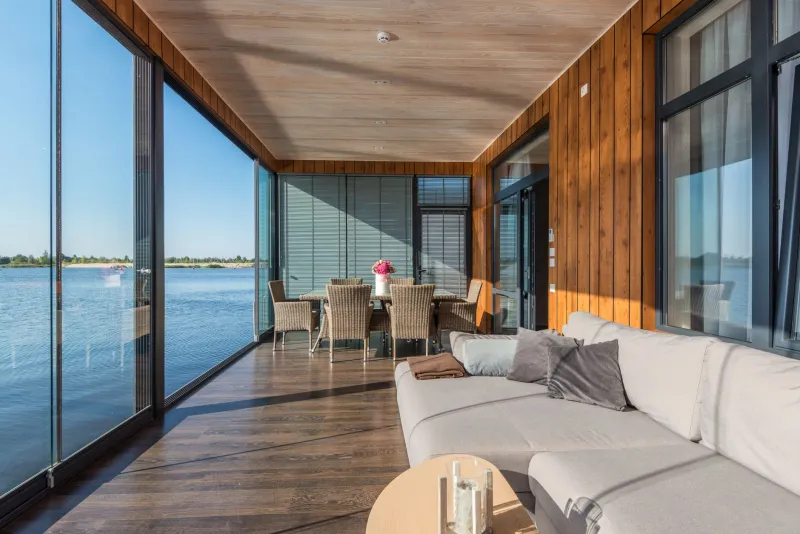 The Comfort Contradiction: How Minimalist Luxury Homes Are Quietly Losing the Battle Against Their Own Climate