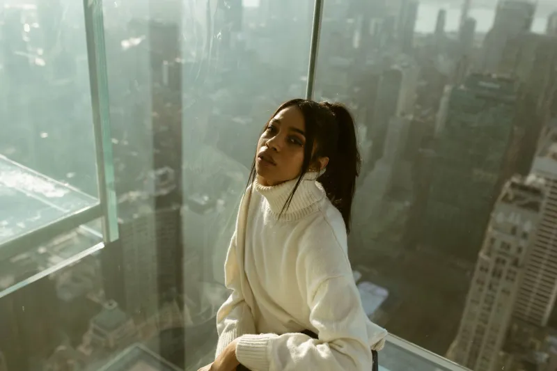 Surrounded, Yet Sovereign: How Ultra-Luxury Glass Homes Are Redefining Urban Solitude